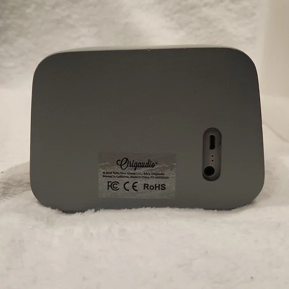 Temblor Wireless speaker and charger, gray ans bamboo - Picture 7 of 7